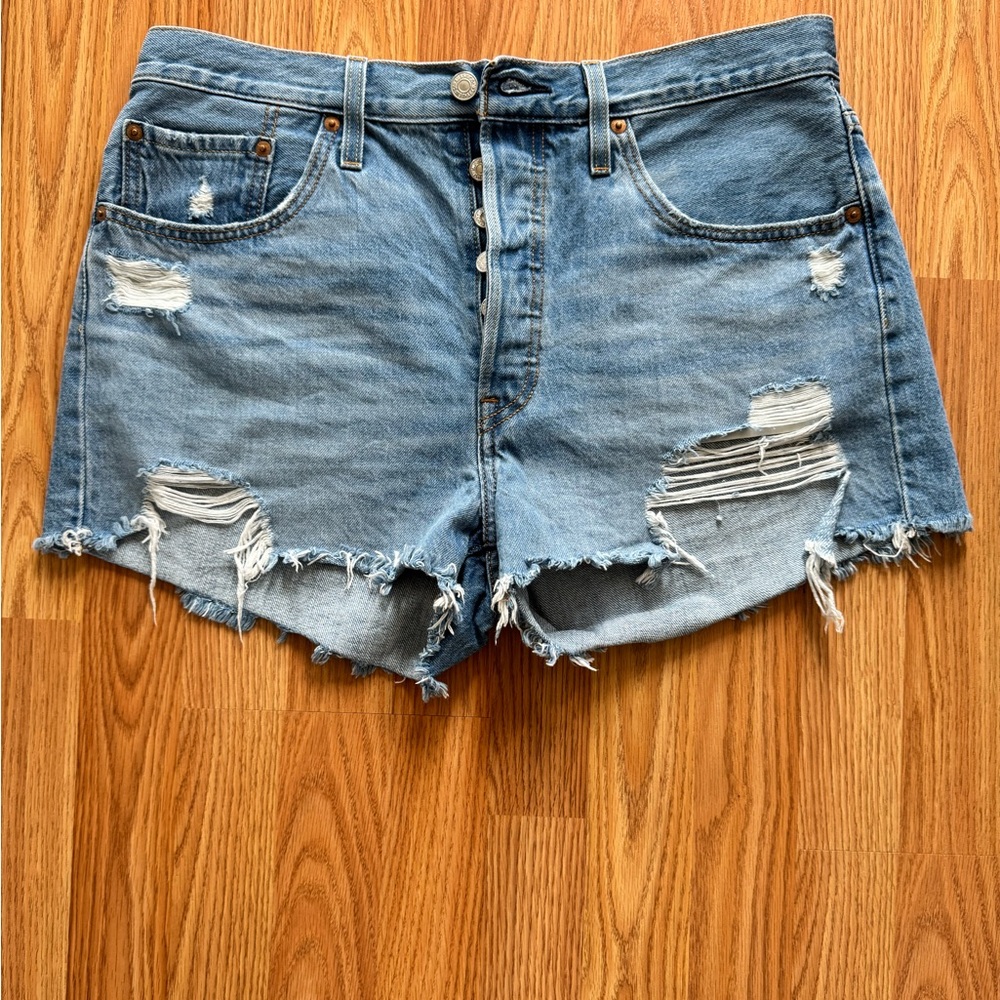 Women’s Levi Shorts